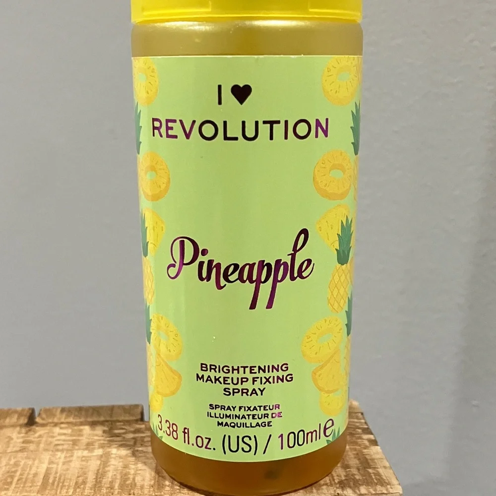 Revolution Pineapple Brightening Makeup Fixing Spray